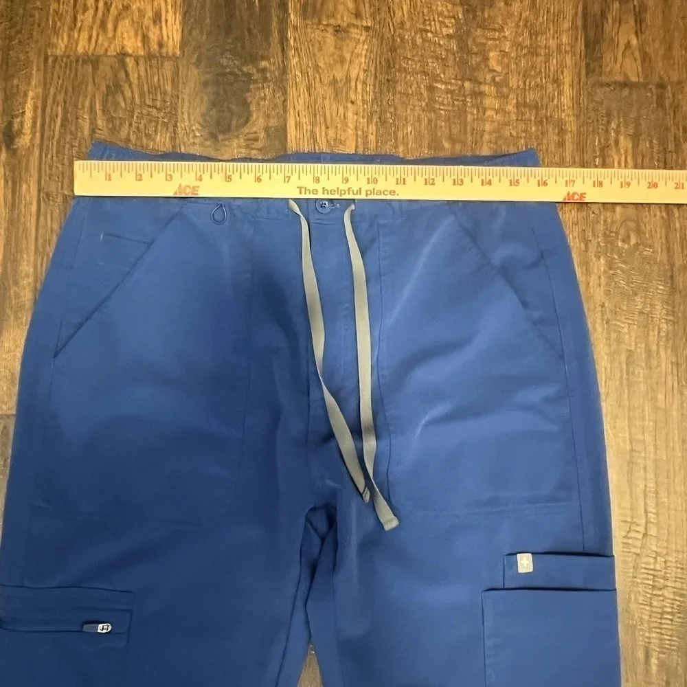 Men’s Figs Cairo Cargo Scrub Pants Size Men’s Medium Color Royal Blue